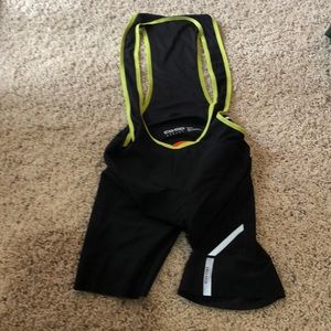 Men’s medium biking singlet.